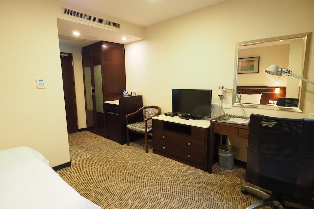 Young Soarlan Hotel - Tainan Exterior photo