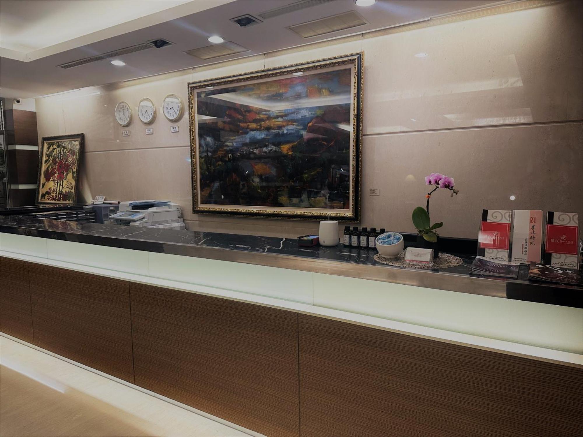 Young Soarlan Hotel - Tainan Exterior photo