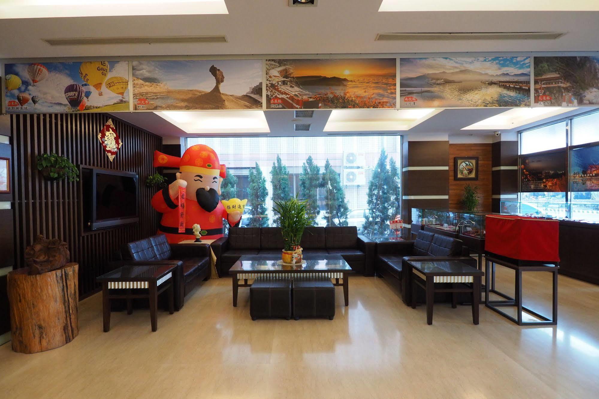 Young Soarlan Hotel - Tainan Exterior photo